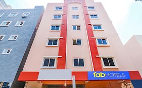 Fabhotel Blue Spring - Near Hi-Tech City Metro Station